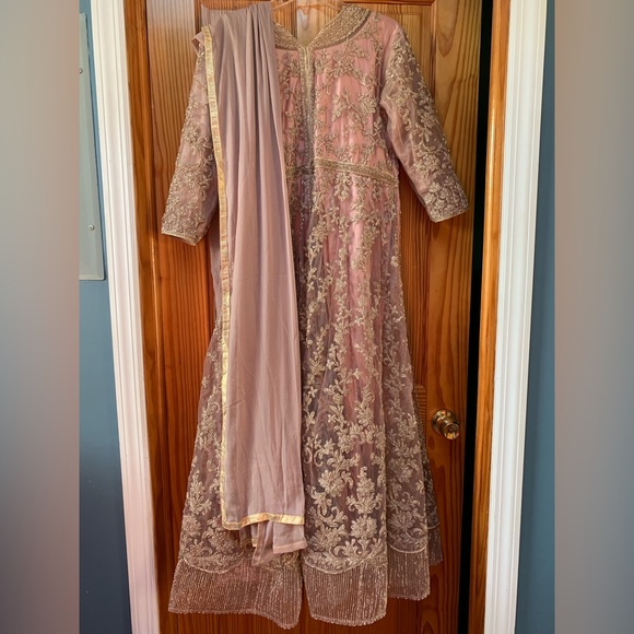 Beautiful 3 pieces dusty rose salwar kameez - Picture 2 of 4